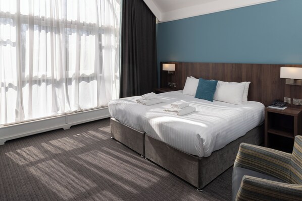 Family Room, 1 King Bed, Non Smoking | Desk, iron/ironing board, free WiFi, bed sheets