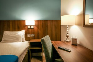 Bureau, fer et planche à repasser, Wi-Fi gratuit, draps fournis
