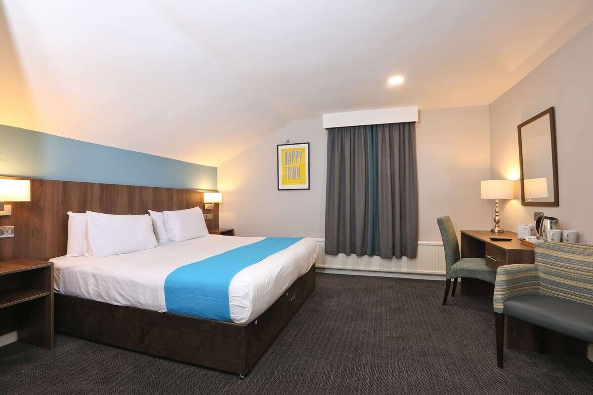 Desk, iron/ironing board, WiFi (free), alarm clocks