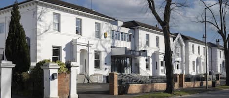 المنشأة من الخارج