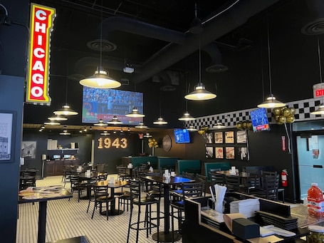 Lunch and dinner served, pizza