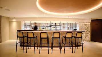 2 restaurants, breakfast, lunch, dinner served; Chinese cuisine