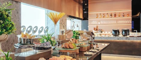 Daily self-serve breakfast (TWD 880 per person)