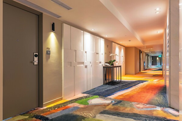 1 bedroom, in-room safe, desk, blackout curtains