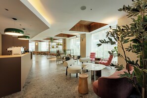 2 restaurants, breakfast, lunch, dinner served; Chinese cuisine 