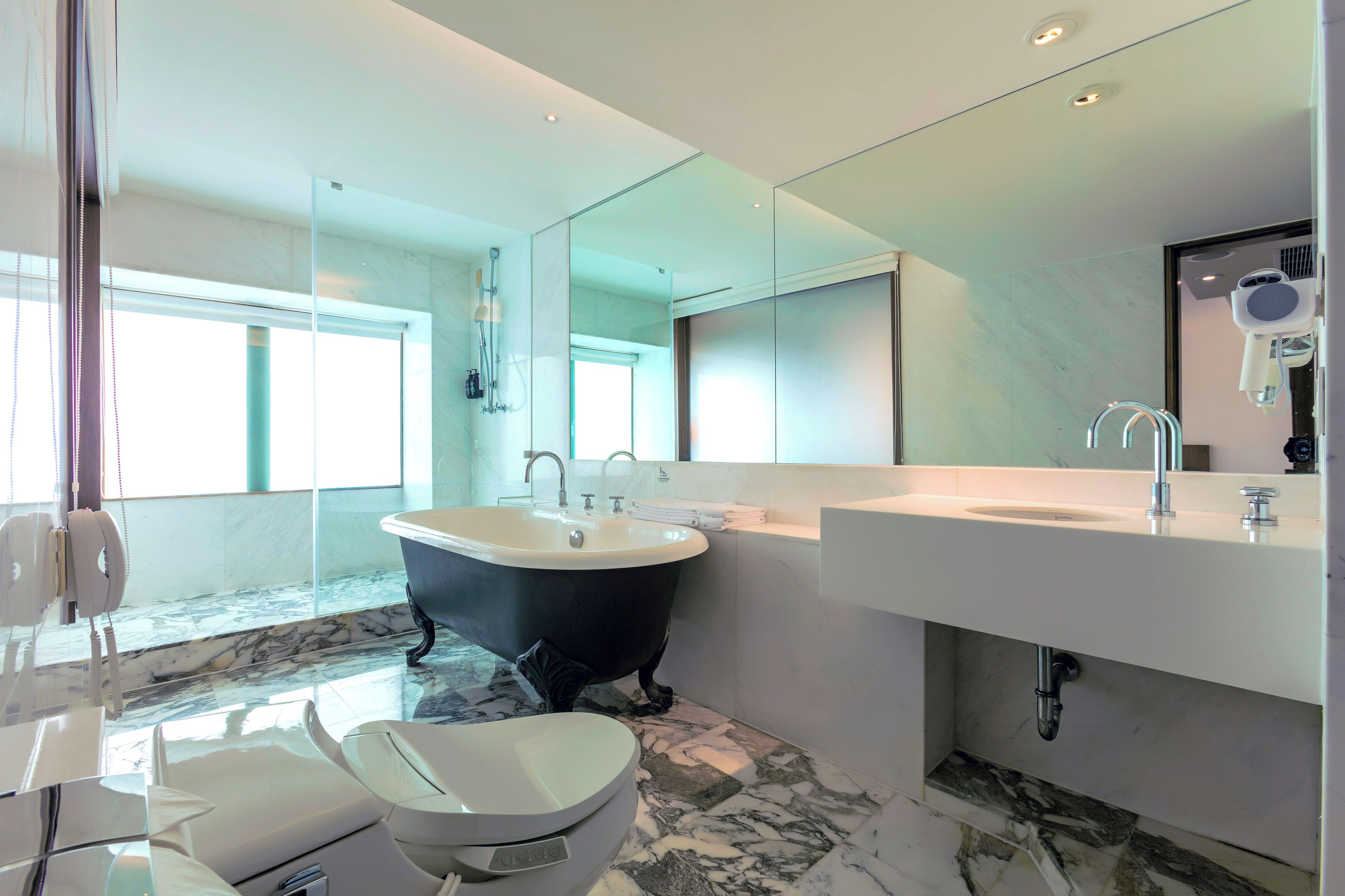 deluxe twin room, 2 single beds | bathroom | free toiletries, hair dryer, bathrobes, slippers