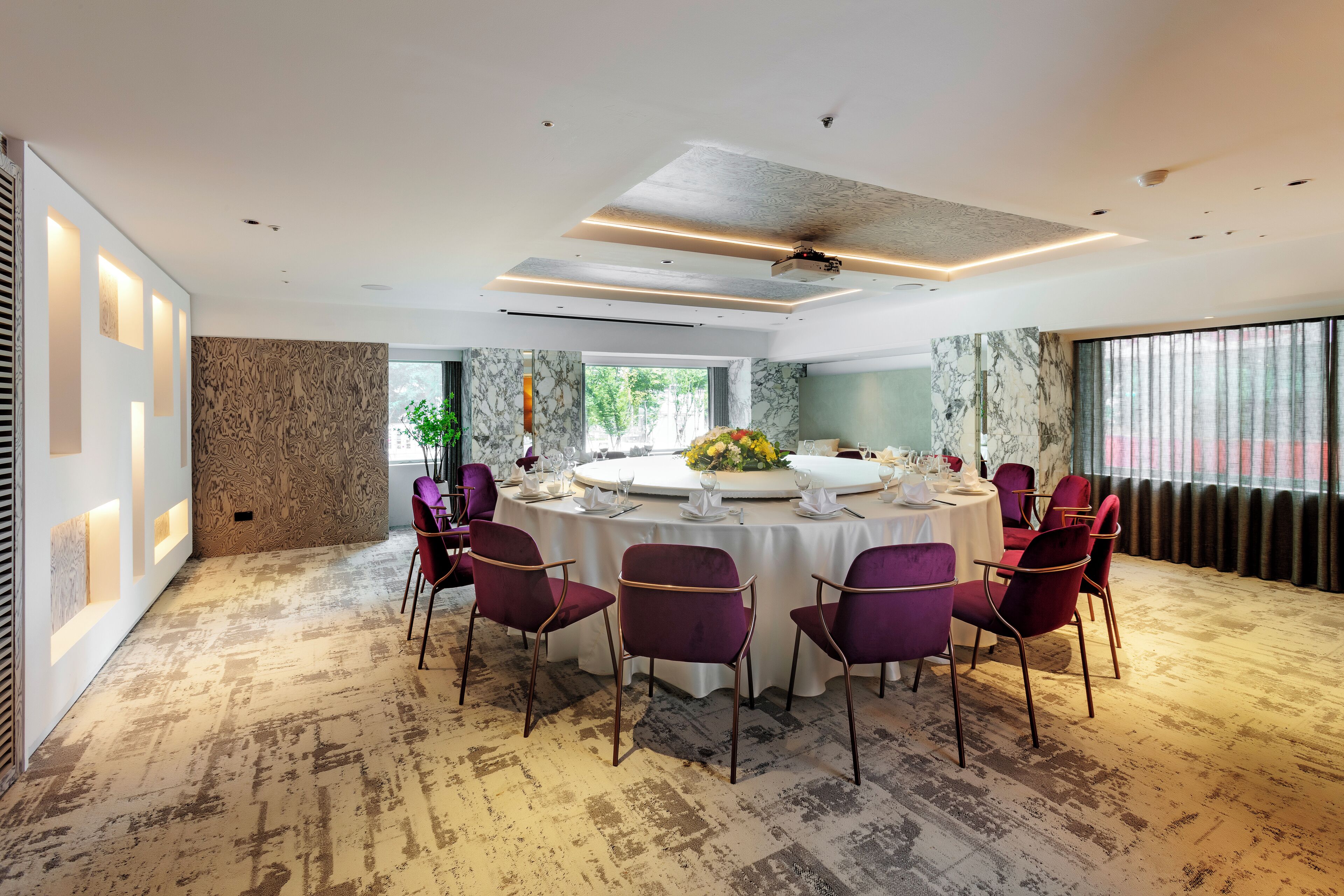 2 restaurants, breakfast, lunch, dinner served; chinese cuisine