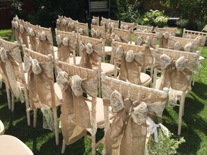 Outdoor wedding area - Urban Hotel Grantham  (Grantham)