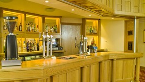 Garden views, serves lunch, dinner, and brunch - Urban Hotel Grantham  (Grantham)