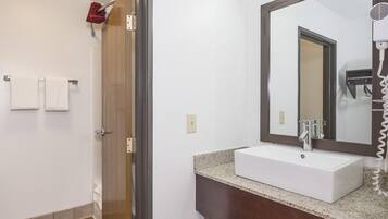 Ensemble douche/baignoire, articles de toilette gratuits