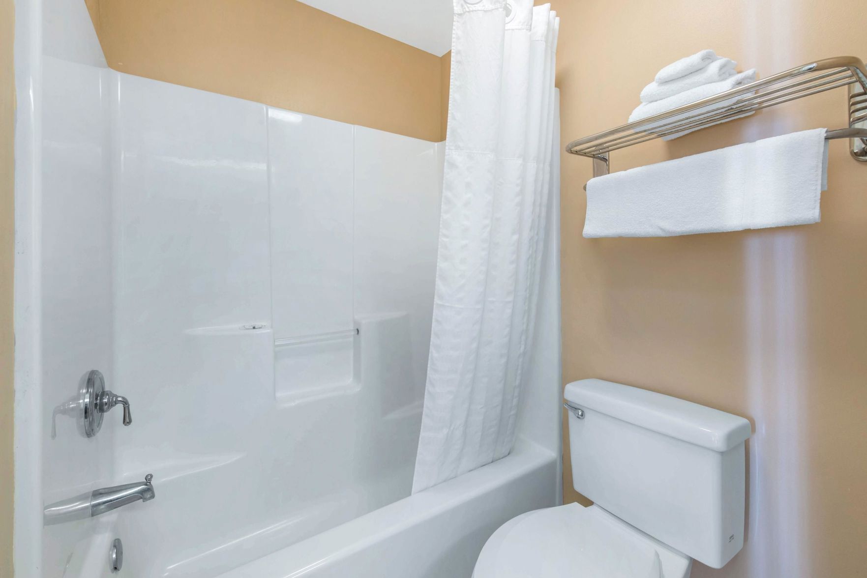 Baño | Amenidades de baño gratuitas, secadora de cabello, toallas, jabón 