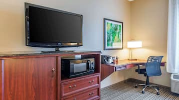 Rom – standard, 1 kingsize-seng, tilgjengelighetstilpasset, ikke-røyk | Skrivebord, strykejern/-brett, wi-fi (inkludert) og sengetøy