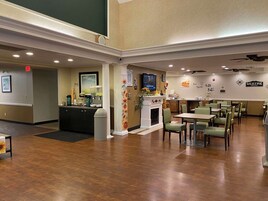 Free daily continental breakfast