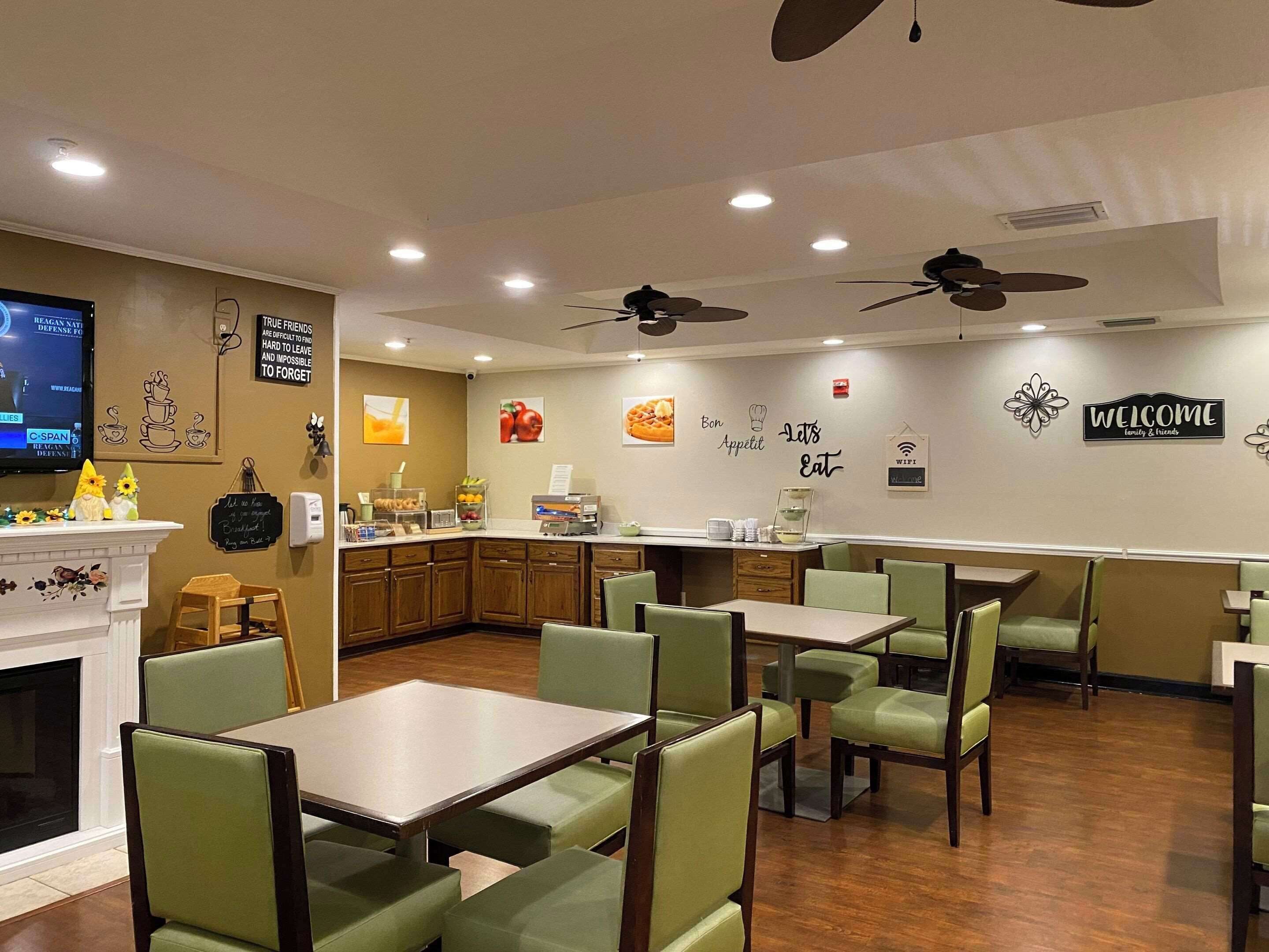 Free daily continental breakfast