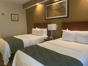 Chambre Standard double pour 1 personne, 2 lits doubles, accessible aux personnes à mobilité réduite | Bureau, fer et planche à repasser, accès au Wi-Fi (inclus)