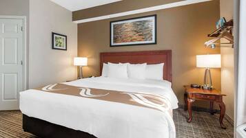 Chambre Standard, 1 très grand lit, accessible aux personnes à mobilité réduite, non-fumeur | Bureau, fer et planche à repasser, accès au Wi-Fi (inclus)