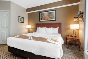 Rom – standard, 1 kingsize-seng, tilgjengelighetstilpasset, ikke-røyk | Skrivebord, strykejern/-brett, wi-fi (inkludert) og sengetøy