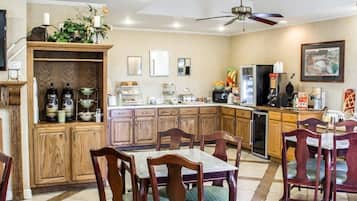 TĂ€gliches inbegriffenes kontinentales FrĂŒhstĂŒck