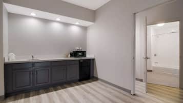 Suite, 1 kingsize bed met slaapbank, niet-roken | Een bureau, een strijkplank/strijkijzer, gratis wifi, beddengoed