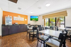 Dining room - Wingate by Wyndham Leesburg Florida (Leesburg)