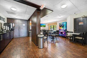 包含每日自助早餐