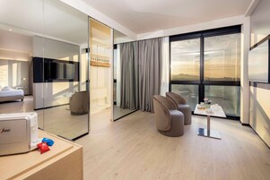 Junior Suite, 1 King Bed, Smoking | Minibar, in-room safe, individually decorated, desk