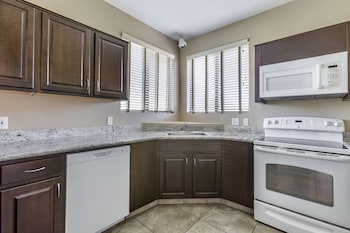 Enjoy meal preparation in this well-equipped kitchen with appliances, ample workspace, and double sink. at Hilton Vacation Club Scottsdale Links Resort