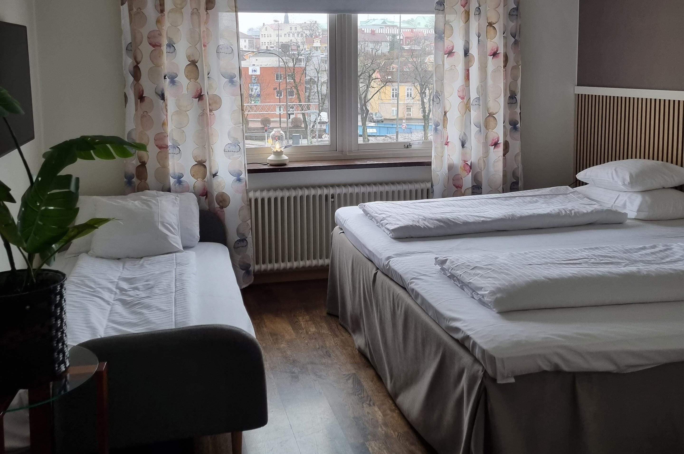 Phòng dành cho gia đình, 1 giường cỡ queen, không hút thuốc (with Sofabed) | Nệm có lớp đệm bông, két bảo mật tại phòng, trang trí khác biệt 