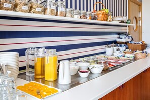 Petit déjeuner buffet compris tous les jours
