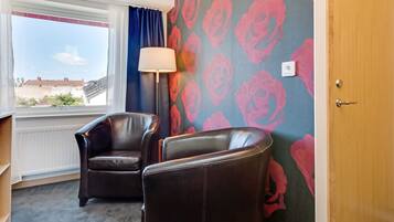 Quarto standard, 1 cama de casal, para não fumantes | Camas com colchões pillow-top, cofres nos quartos