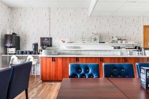 Buffet déjeuner gratuit tous les jours