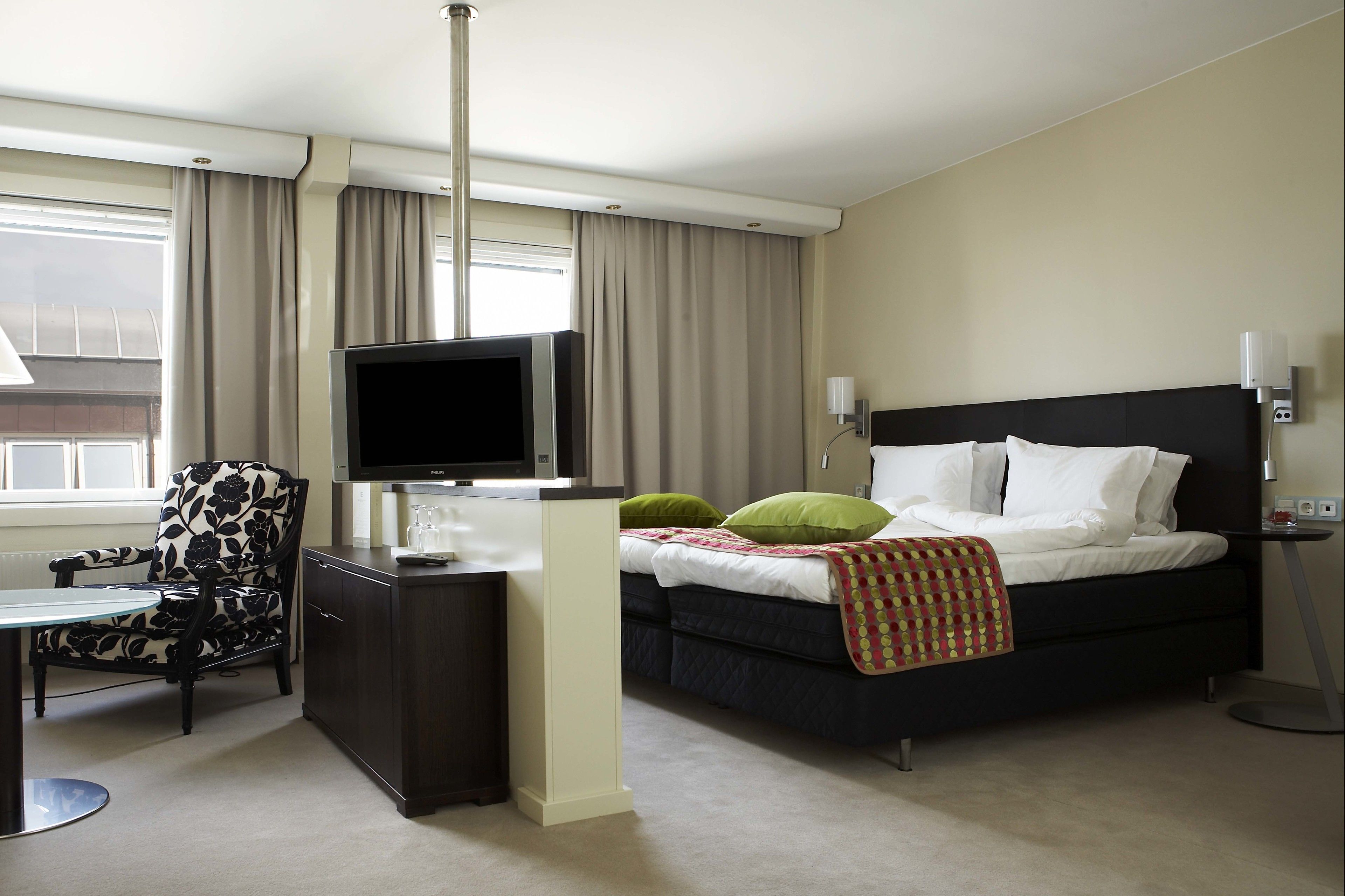 deluxe room | 1 bedroom, premium bedding, minibar, in-room safe