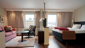 Premium bedding, minibar, in-room safe, desk