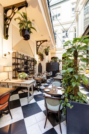 2 restaurants; lunch and dinner served - Elite Plaza Hotel Göteborg (Gothenburg)