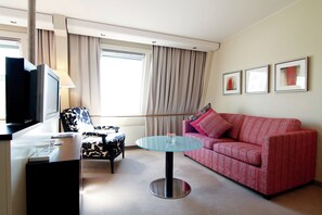 Deluxe Room | Premium bedding, minibar, in-room safe, desk