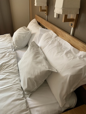 Standard-Doppel- oder -Zweibettzimmer | Zimmersafe, Schreibtisch, Bügeleisen/Bügelbrett, kostenloses WLAN