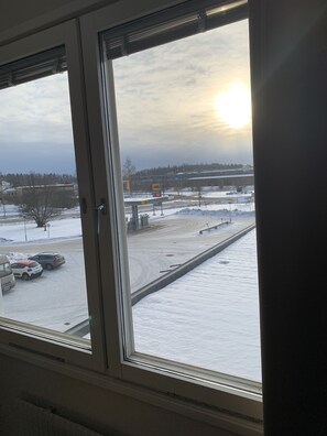 Caja de seguridad en la habitación y escritorio