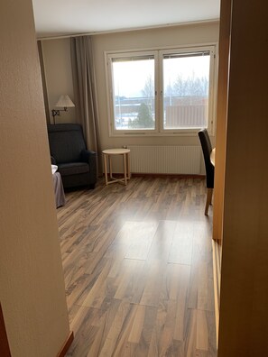 1 bedroom, in-room safe, desk, iron/ironing board