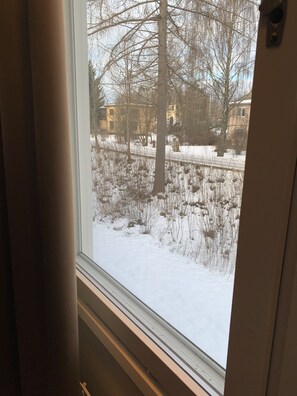 Caja de seguridad en la habitación y escritorio