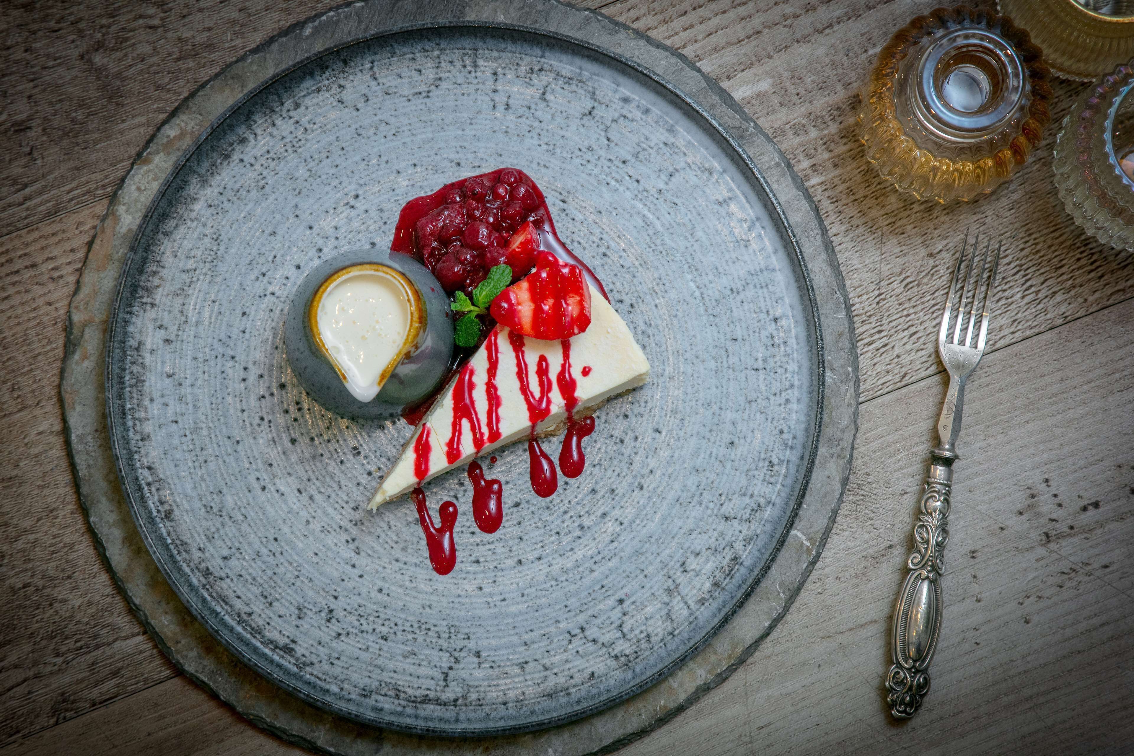 breakfast, lunch, dinner served; international cuisine