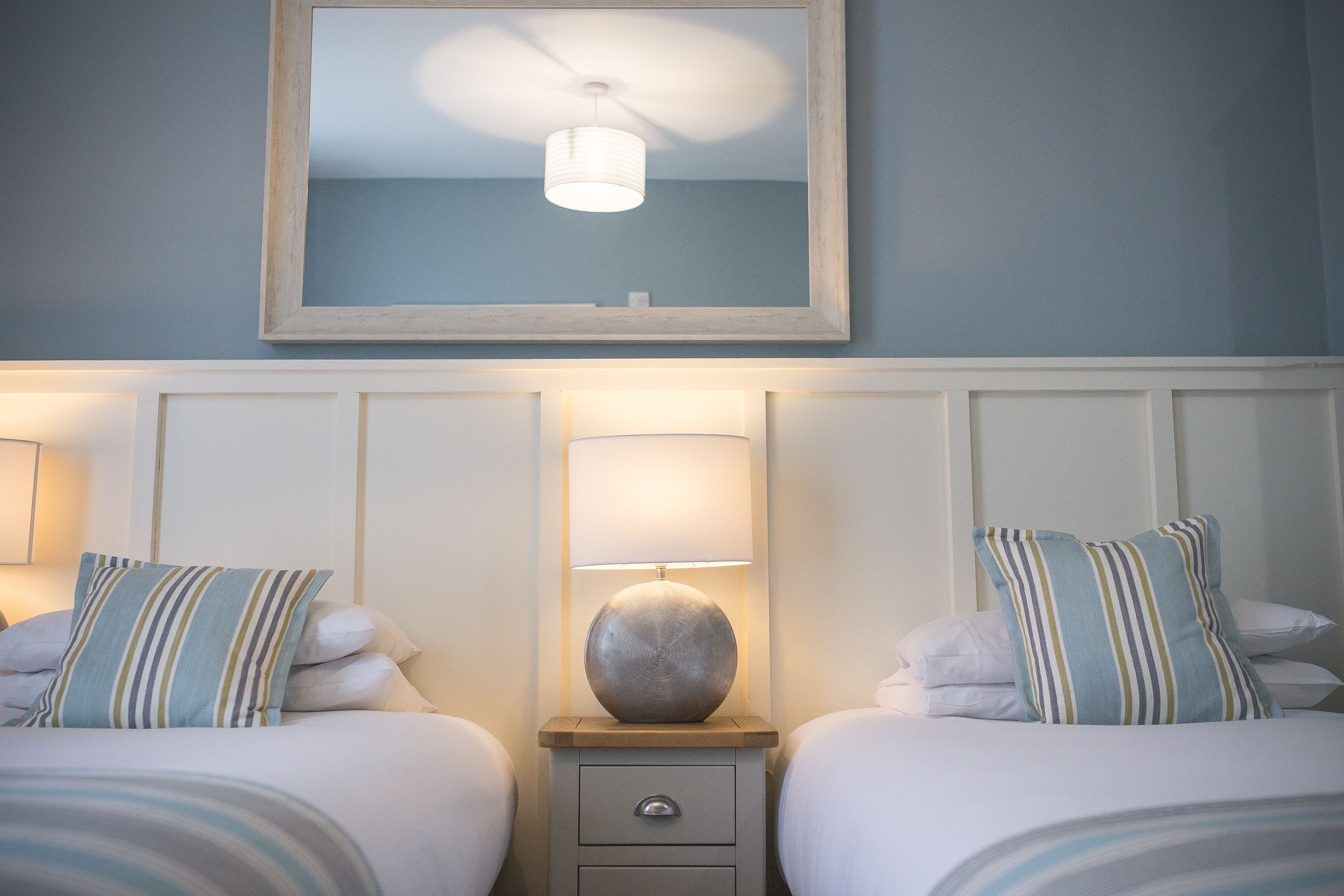 standard room, 2 single beds, non smoking | 1 bedroom, desk, iron/ironing board, cots/infant beds