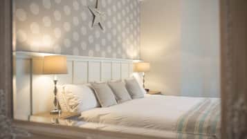 Executive kamer, 1 tweepersoonsbed, niet-roken | 1 slaapkamer, een bureau, een strijkplank/strijkijzer