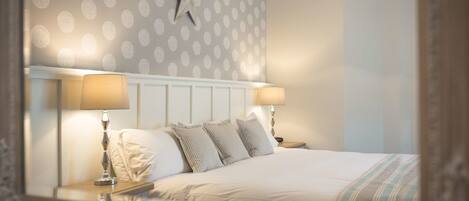 Phòng Executive, 1 giường đôi, không hút thuốc | 1 phòng ngủ, bàn, bàn ủi/dụng cụ ủi quần áo