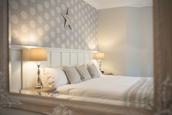 Executive Room, 1 Double Bed, Non Smoking | 1 bedroom, desk, iron/ironing board, cribs/infant beds