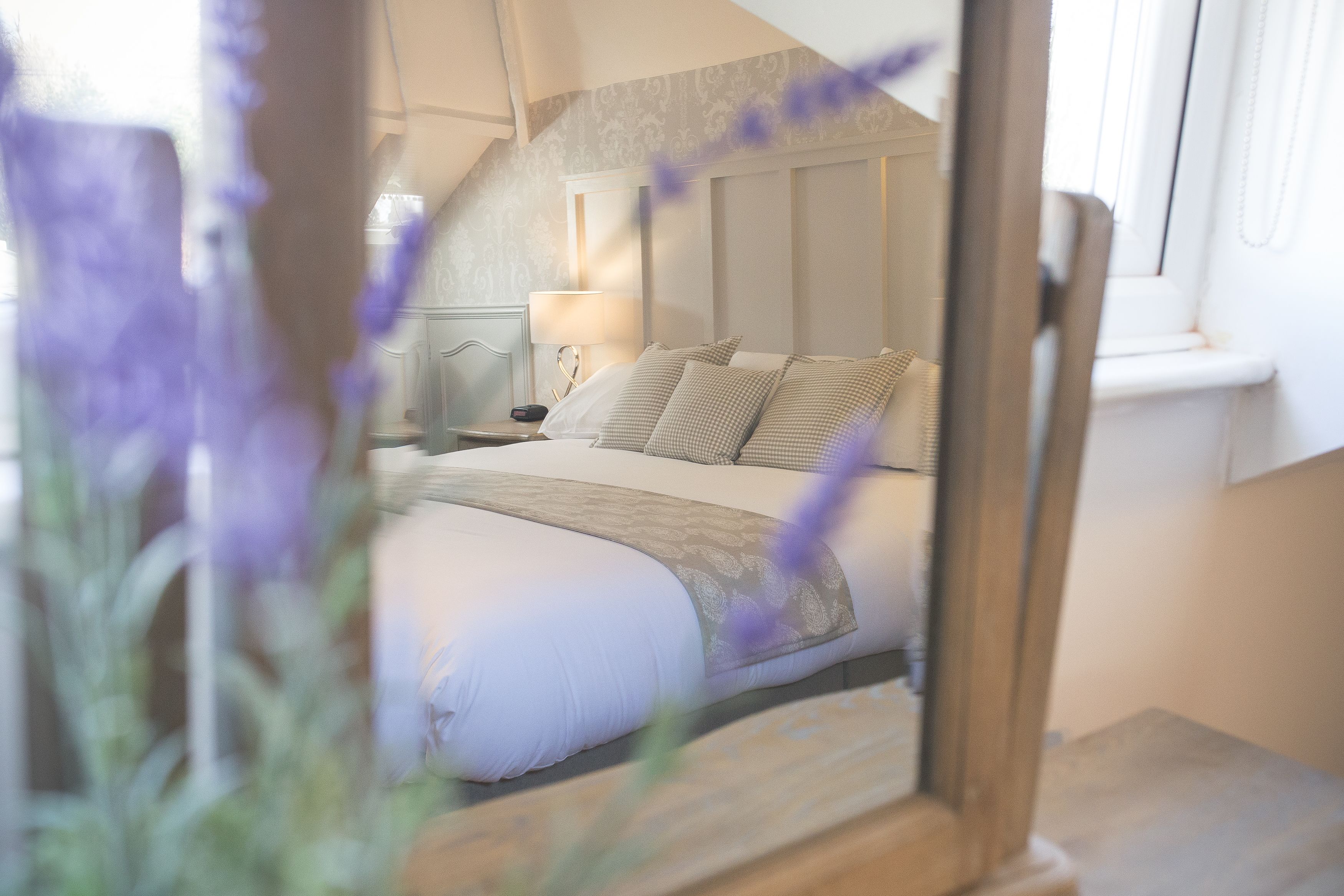 suite, 1 king bed, non smoking | 1 bedroom, desk, iron/ironing board, cots/infant beds