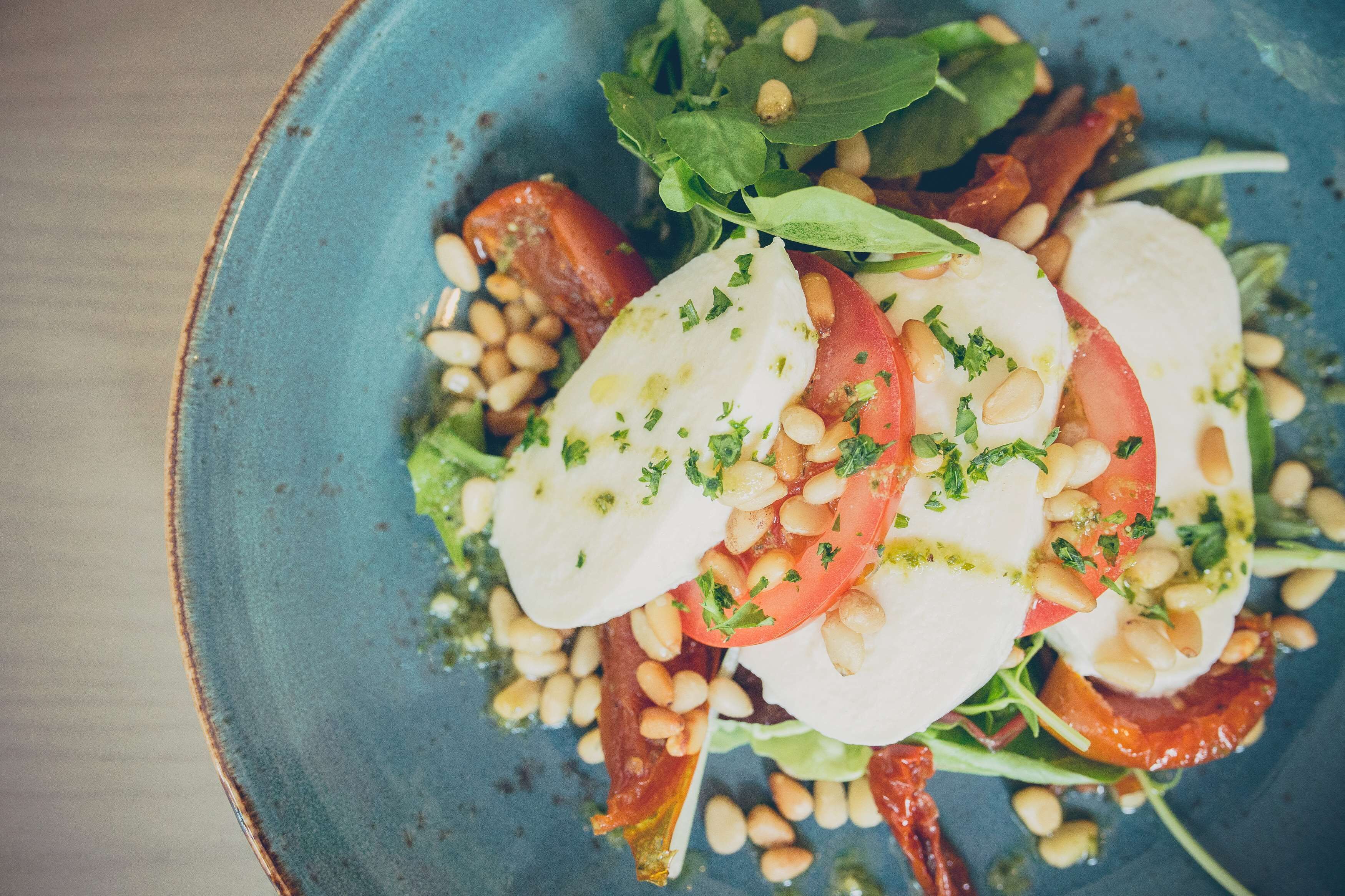 breakfast, lunch, dinner served; international cuisine