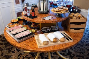 Free daily buffet breakfast