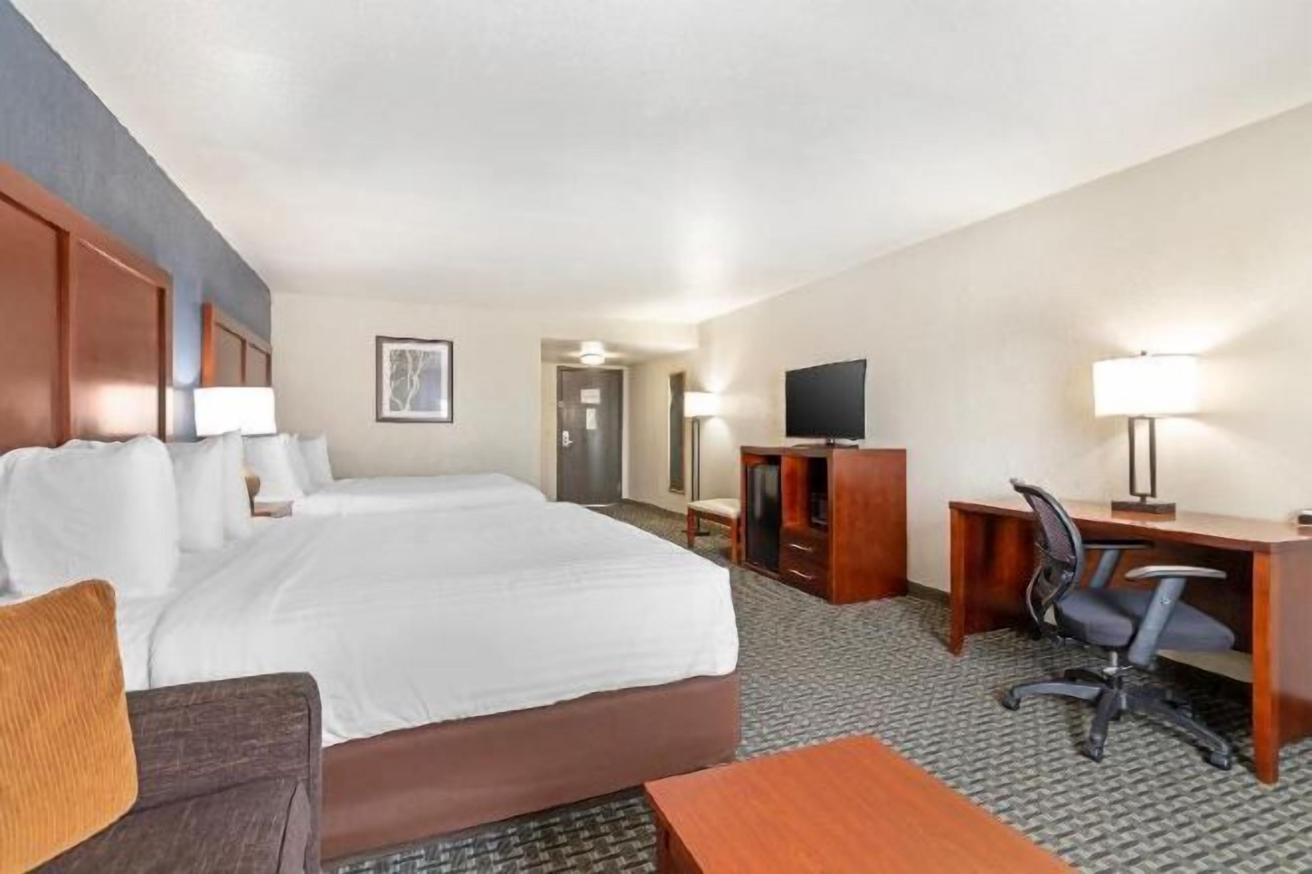 필로우탑 침대, 객실 내 금고, 책상, 노트북 작업 공간