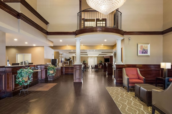 Lobby - Comfort Suites Near University (North Brunswick)