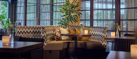 Breakfast, lunch, dinner served; international cuisine, garden views